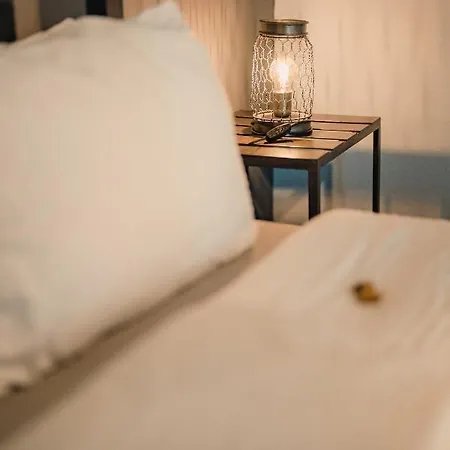 No8 Boutique - Self Check In 3*