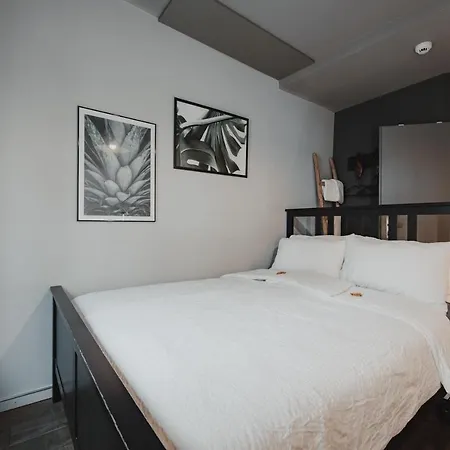 No8 Boutique - Self Check In 3*