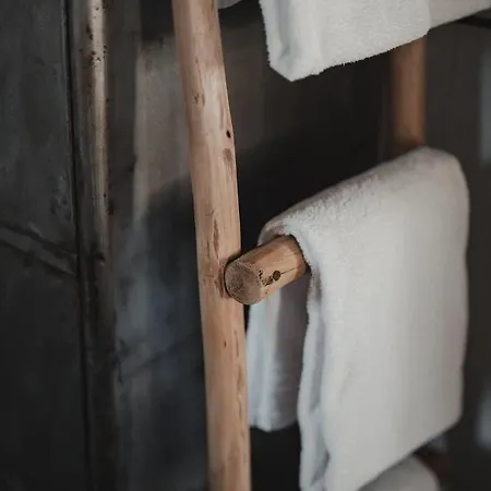 No8 Boutique - Self Check In