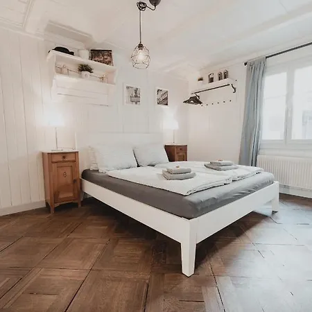 No8 Boutique - Self Check In 3*