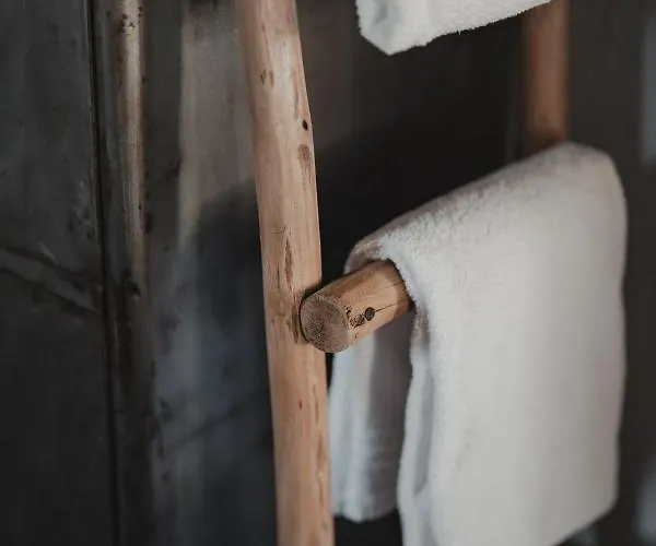 No8 Boutique - Self Check In