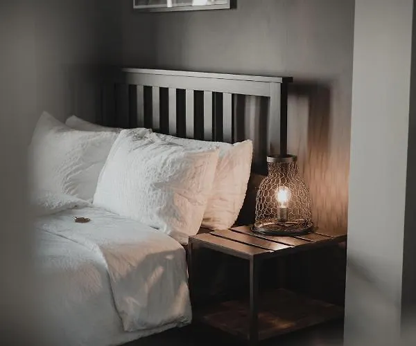 No8 Boutique - Self Check In 3*