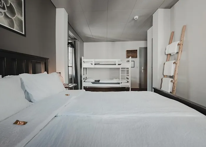 No8 Boutique - Self Check In 3*