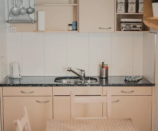 No8 Boutique - Self Check In 3*