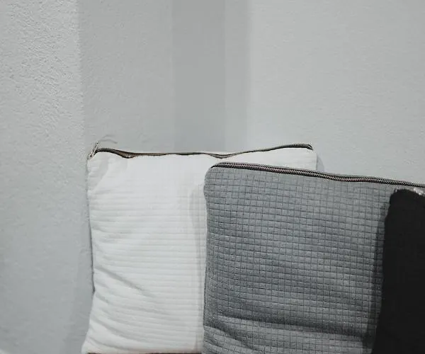 No8 Boutique - Self Check In 3*