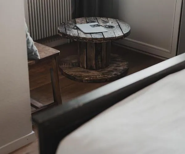 No8 Boutique - Self Check In