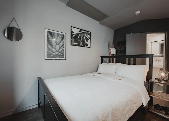 No8 Boutique - Self Check In 3*